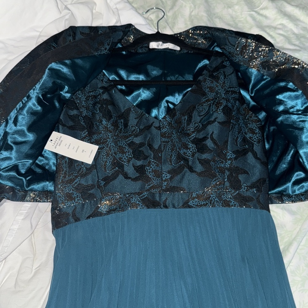 TAHARI Teal with Gold Accent Embellishment VTG